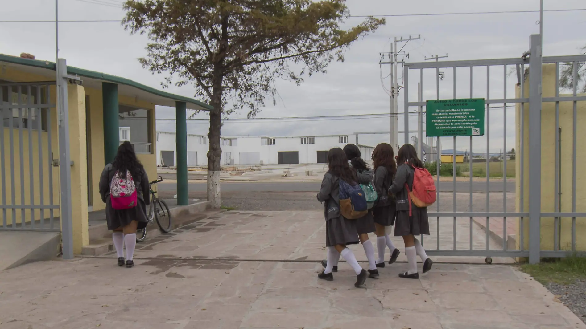 La mayoría de la deserción ocurre por reprobar dos materias en primer semestre y otras más en segundo.  Foto César Ortiz.